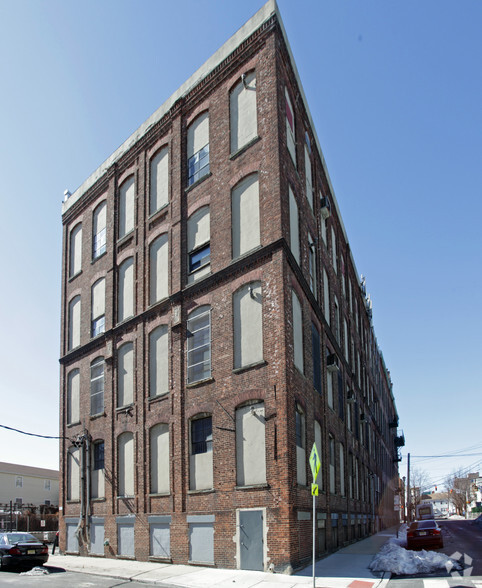 195 New York Ave, Jersey City, NJ for sale - Building Photo - Image 1 of 1