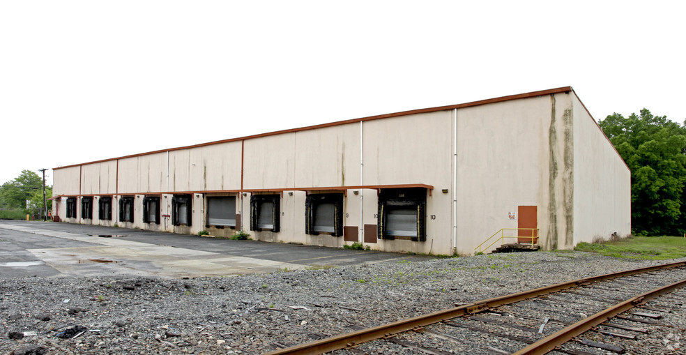 5C Terminal Way, Avenel, NJ for lease - Building Photo - Image 2 of 3