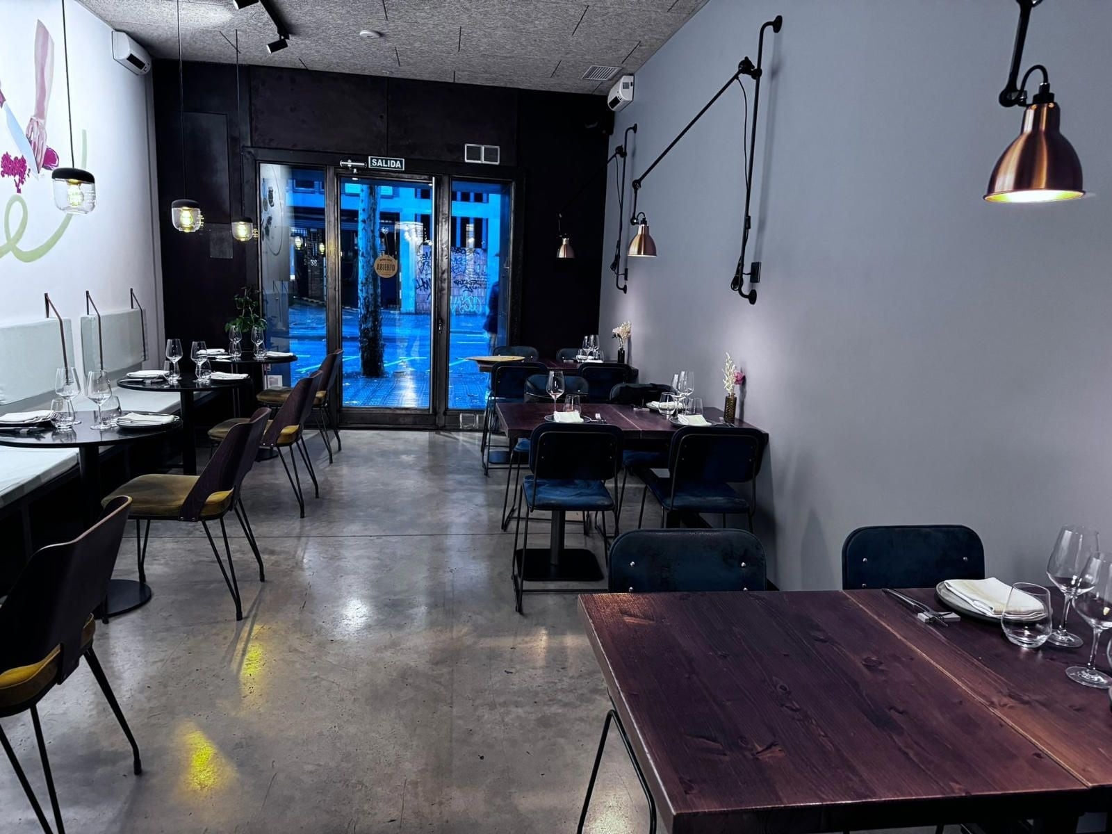 Retail in Barcelona, Barcelona for lease Interior Photo- Image 1 of 18