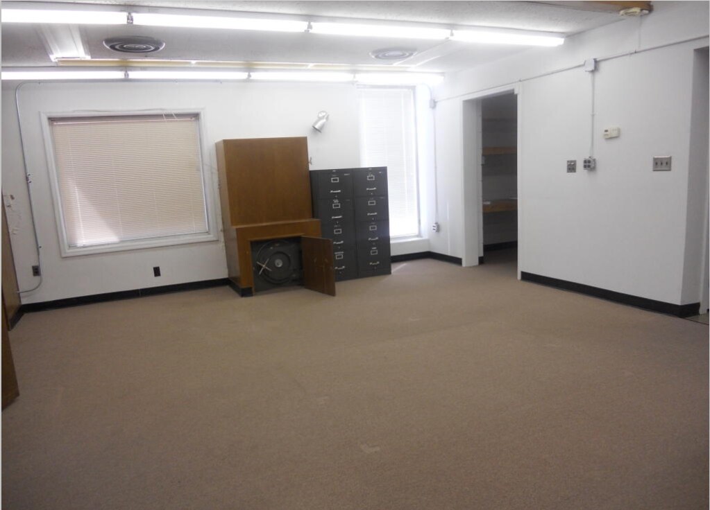 37 W Hamlet Ave, Hamlet, NC for sale Interior Photo- Image 1 of 1