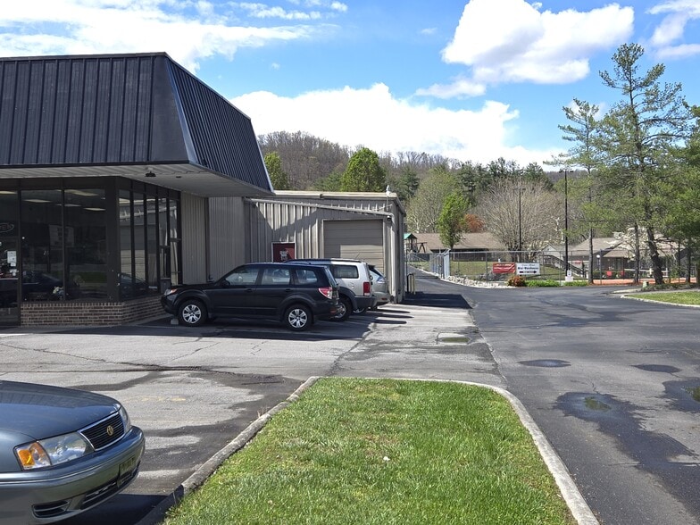 1274 Volunteer Pky, Bristol, TN for lease - Building Photo - Image 3 of 16