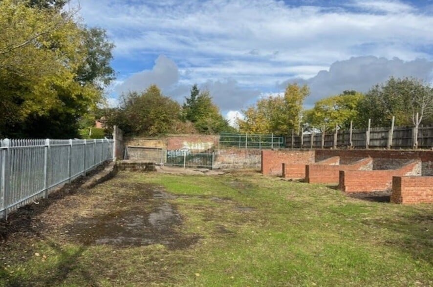 Harrogate Rd, Leeds for lease - Building Photo - Image 2 of 3