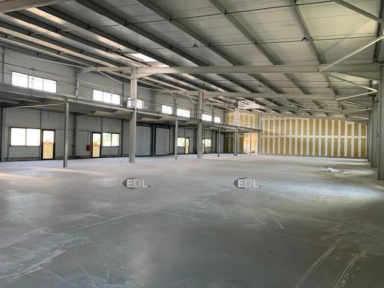 Flex in Avignon for lease - Building Photo - Image 2 of 2