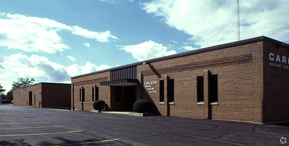 3340 W Lake Ave, Glenview, IL for lease - Building Photo - Image 3 of 26