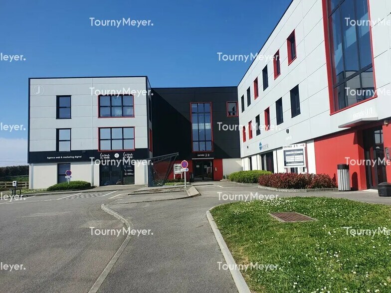 Office in Lanester for lease - Building Photo - Image 3 of 9