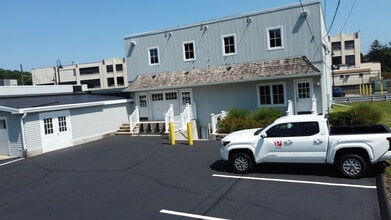 27 W Main St, Clinton, CT for lease Interior Photo- Image 2 of 10