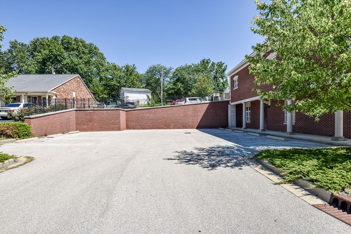 502 W 2nd St, Bloomington, IN 47403