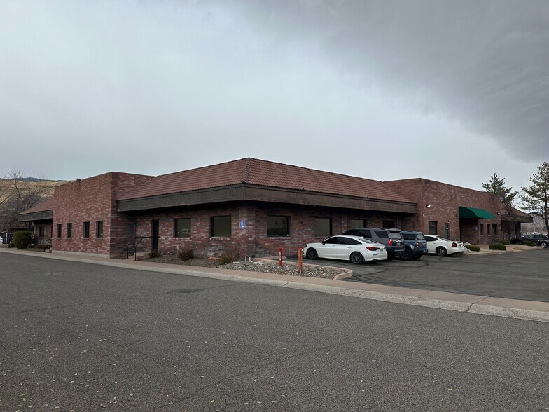 727 Fairview Dr, Carson City, NV for lease - Building Photo - Image 1 of 11