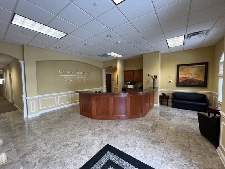 1870 W Winchester Rd, Libertyville, IL for lease - Interior Photo - Image 2 of 16