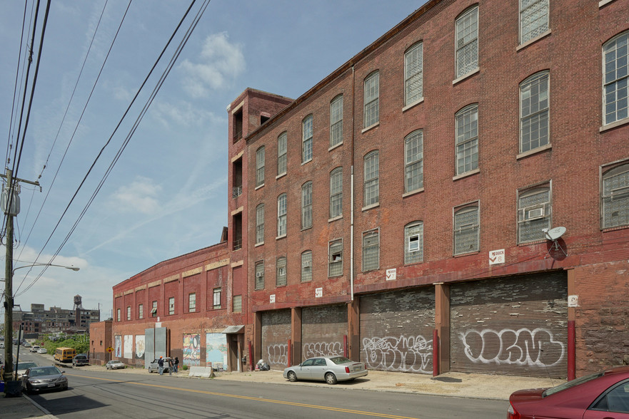 221-249 W Glenwood Ave, Philadelphia, PA for sale - Building Photo - Image 1 of 1