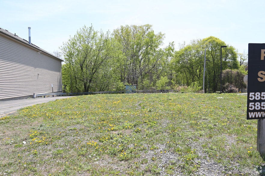 1607 W Ridge Rd, Rochester, NY for sale - Primary Photo - Image 1 of 1