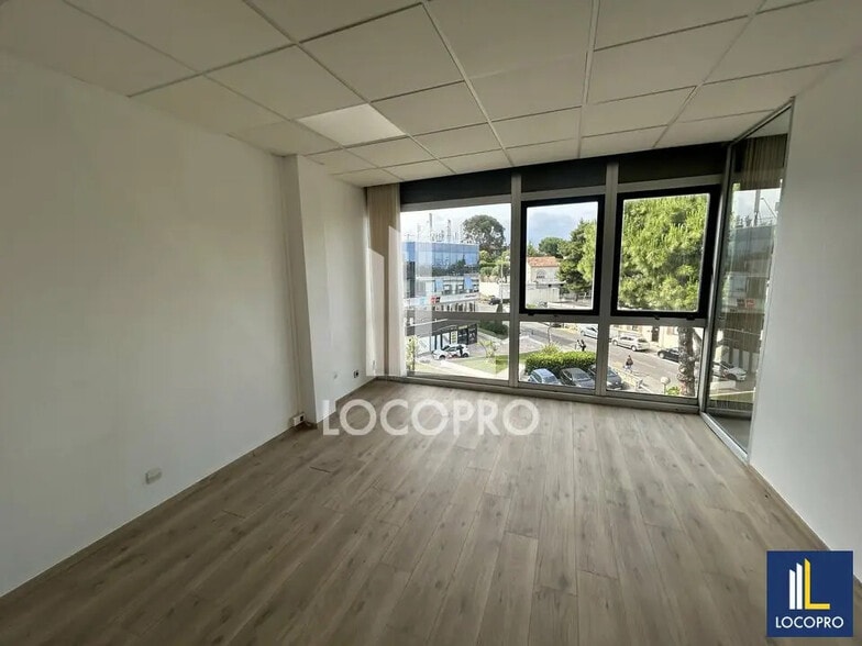 Office in Saint-Laurent-du-Var for lease - Interior Photo - Image 3 of 12