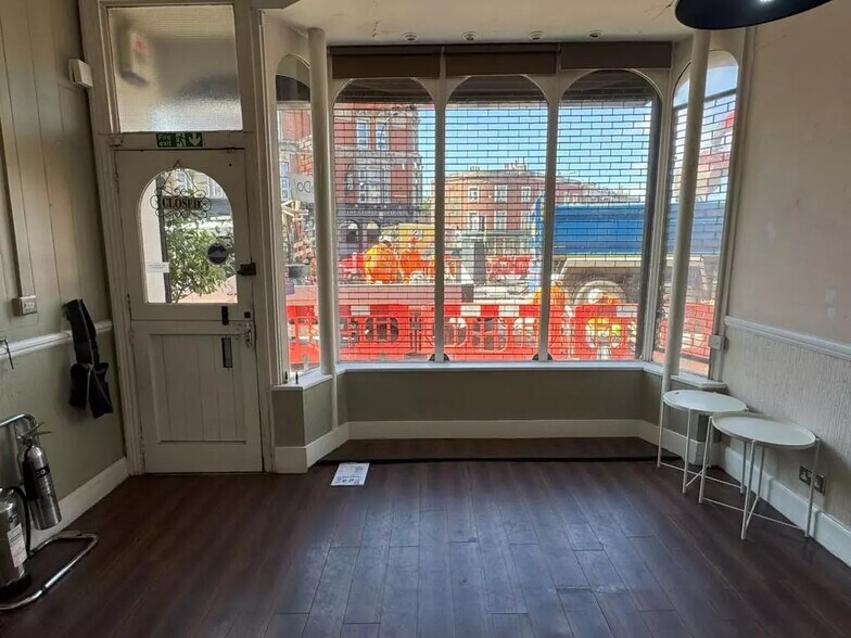 5 Blackheath Hl, London for lease - Interior Photo - Image 3 of 20