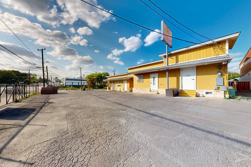 1222 Fredericksburg Rd, San Antonio, TX for sale - Building Photo - Image 2 of 18