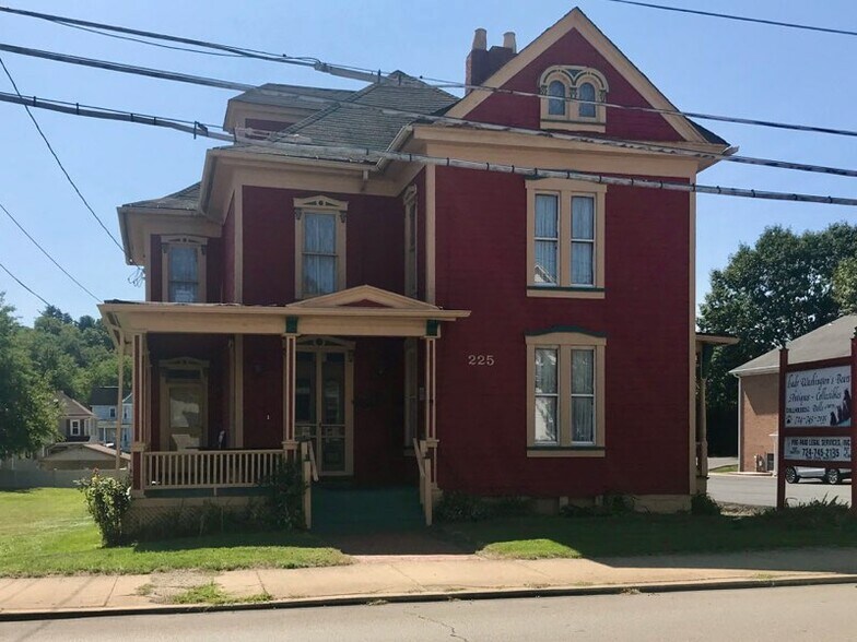225 W Pike St, Canonsburg, PA 15317