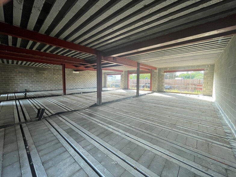 Doncaster Rd, Doncaster for lease - Interior Photo - Image 2 of 9