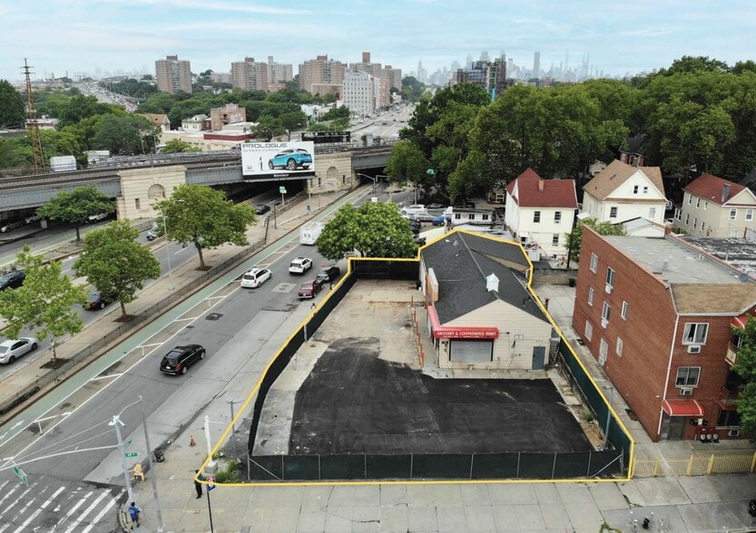 6809 Queens Blvd, Woodside, NY for sale - Building Photo - Image 2 of 6