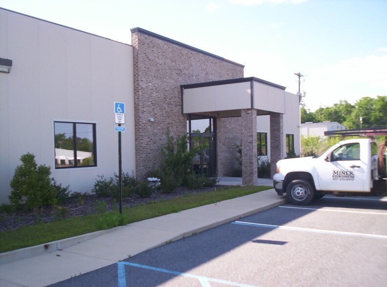 815 Commerce Blvd, Midway, FL for sale - Building Photo - Image 1 of 1