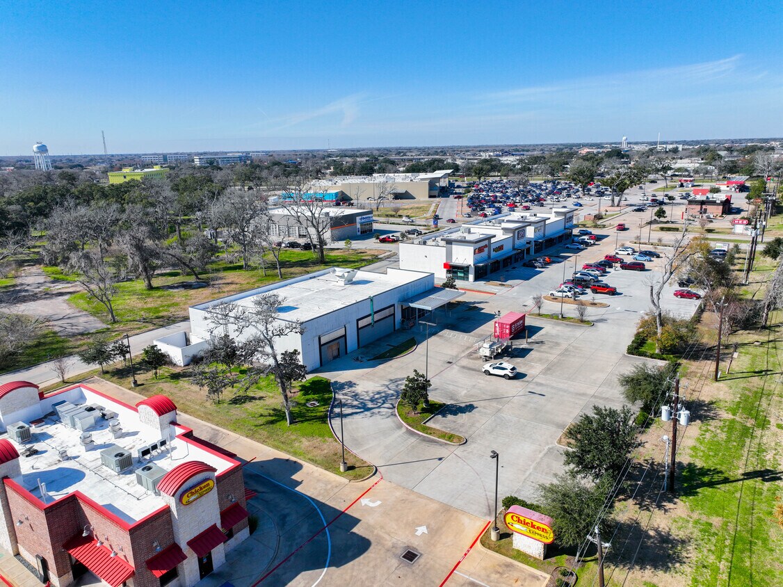 103 Winding Way St, Lake Jackson, TX for sale Primary Photo- Image 1 of 1