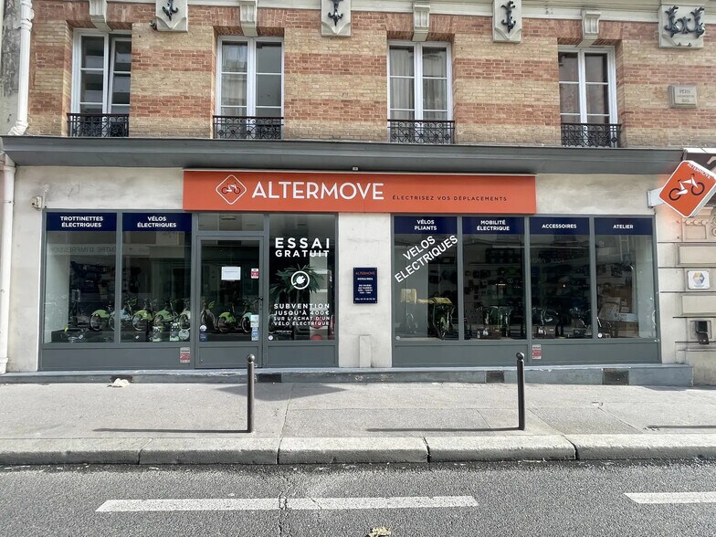 Retail in Paris for lease - Building Photo - Image 1 of 5