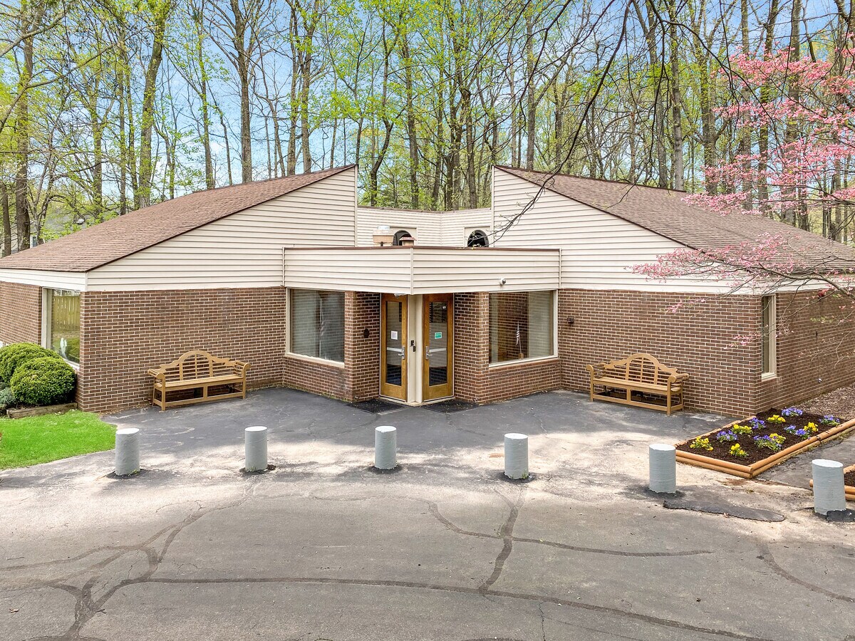 6000 Schoolhouse Woods Rd, Burke, VA 22015