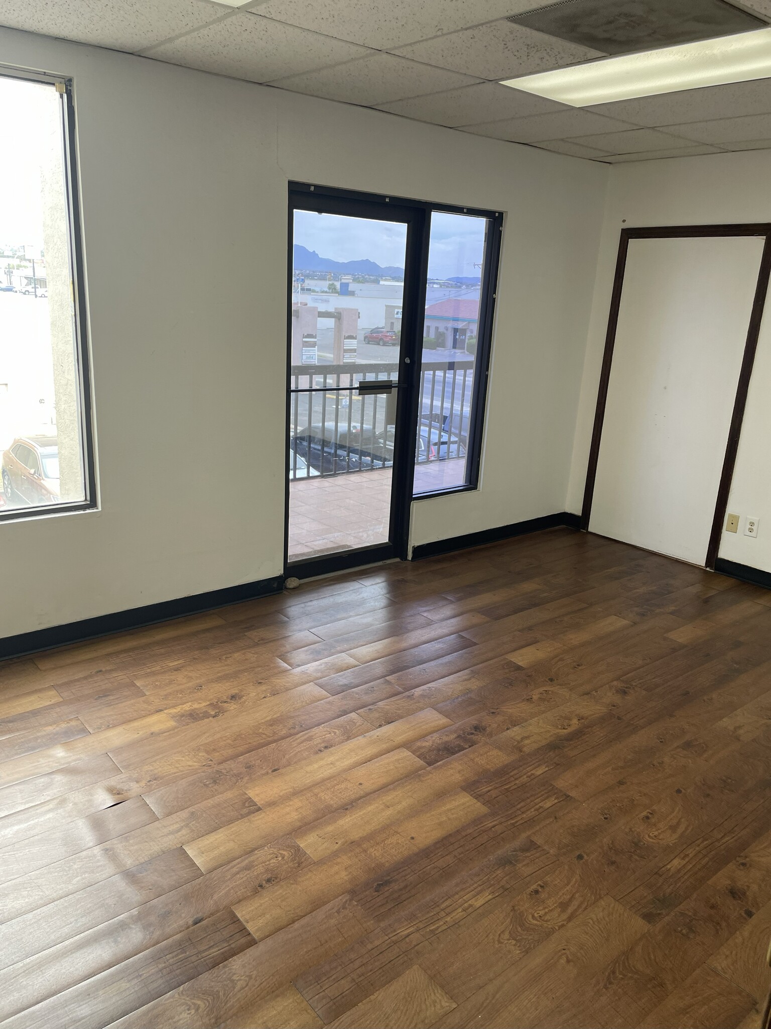 1065 S Main, Las Cruces, NM for lease Interior Photo- Image 1 of 8