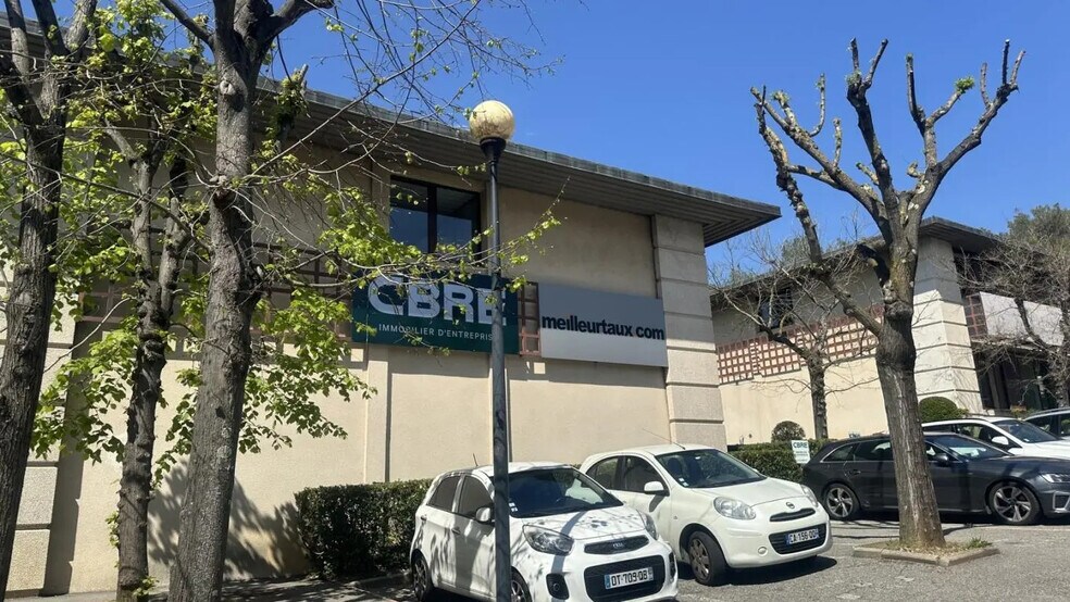 Office in Valbonne for lease - Building Photo - Image 3 of 10