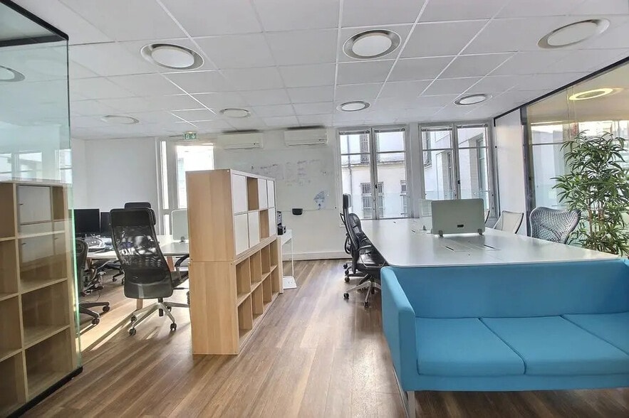 Office in Paris for lease - Interior Photo - Image 2 of 5
