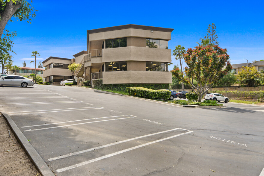 1075 Yorba Pl, Placentia, CA for lease - Building Photo - Image 3 of 6