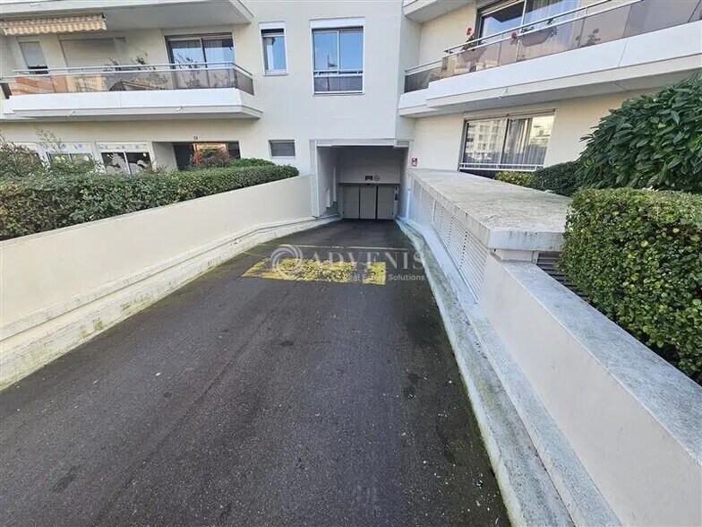 Flex in Vincennes for lease - Building Photo - Image 1 of 5