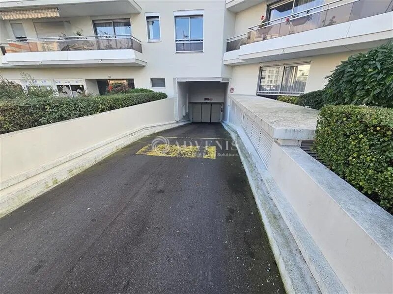 Flex in Vincennes for lease Building Photo- Image 1 of 6