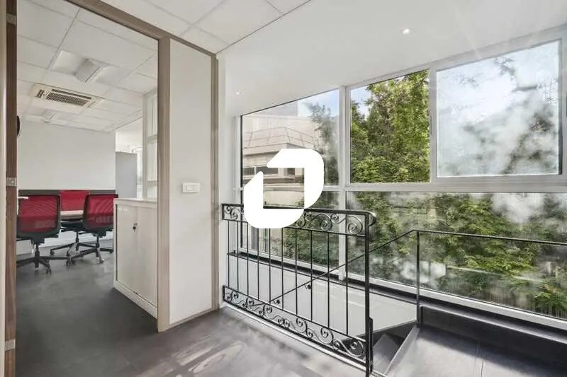 Office in Enghien-les-Bains for lease - Interior Photo - Image 2 of 14