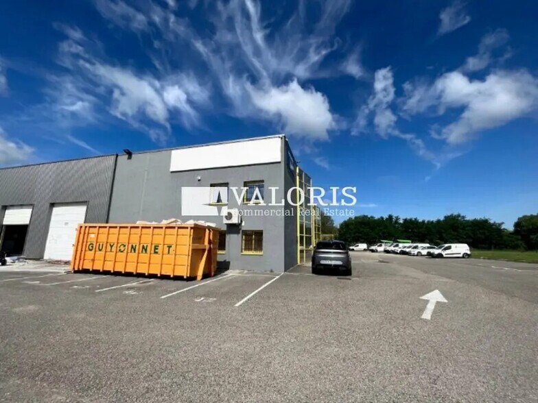 Flex in La Verpillière for lease - Building Photo - Image 1 of 6