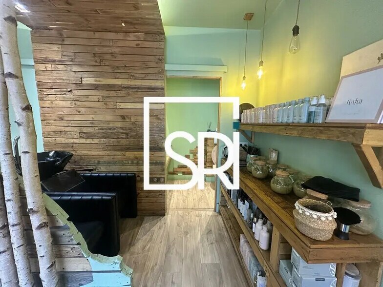 Retail in Vichy for lease - Building Photo - Image 2 of 12