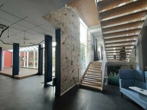 Office in Saint-Cloud for sale Interior Photo- Image 1 of 3