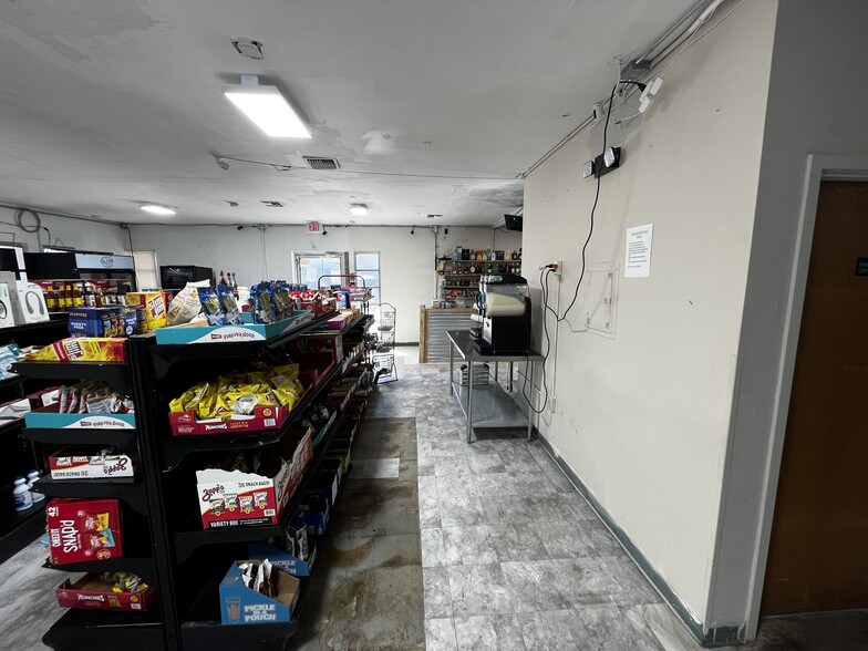 417 NE Evangeline, Lafayette, LA for sale - Interior Photo - Image 3 of 12