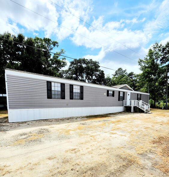 203 W Conyers Street Florence SC 29505 portfolio of 2 properties for sale on LoopNet.com - Building Photo - Image 2 of 23