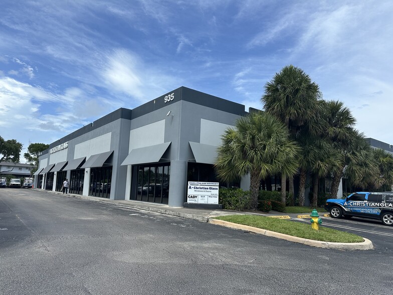 925-935 S Congress Ave, Delray Beach, FL for lease - Building Photo - Image 1 of 5