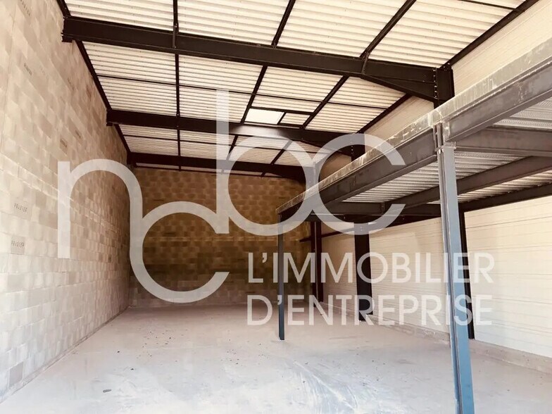 Flex in Saint-Germain-Nuelles for sale - Interior Photo - Image 2 of 8