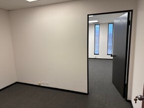 540-550 W Frontage Rd, Northfield, IL for lease Building Photo- Image 2 of 3