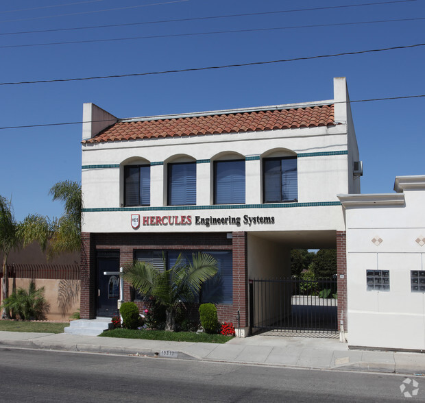 15317 Lakewood Blvd, Paramount, CA for lease - Building Photo - Image 2 of 12