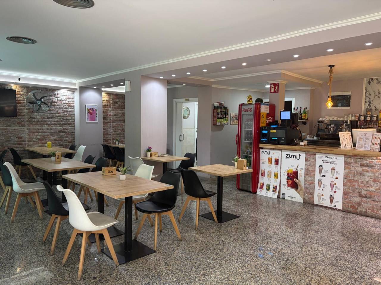 Retail in Barcelona, Barcelona for lease Interior Photo- Image 1 of 19