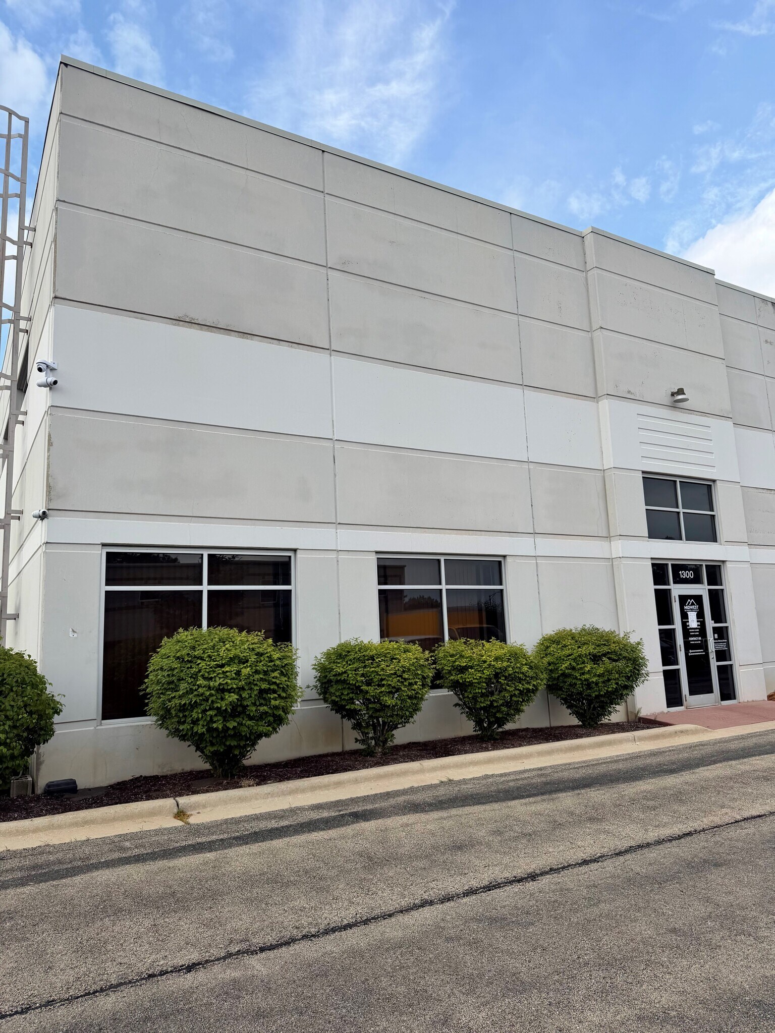 1300 Lakeview Dr, Romeoville, IL for lease Interior Photo- Image 1 of 3