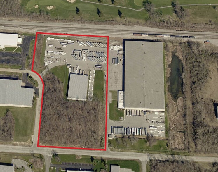 9501 Airport Dr, Fort Wayne, IN for lease - Building Photo - Image 1 of 4