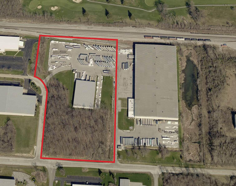 9501 Airport Dr, Fort Wayne, IN for lease Building Photo- Image 1 of 5
