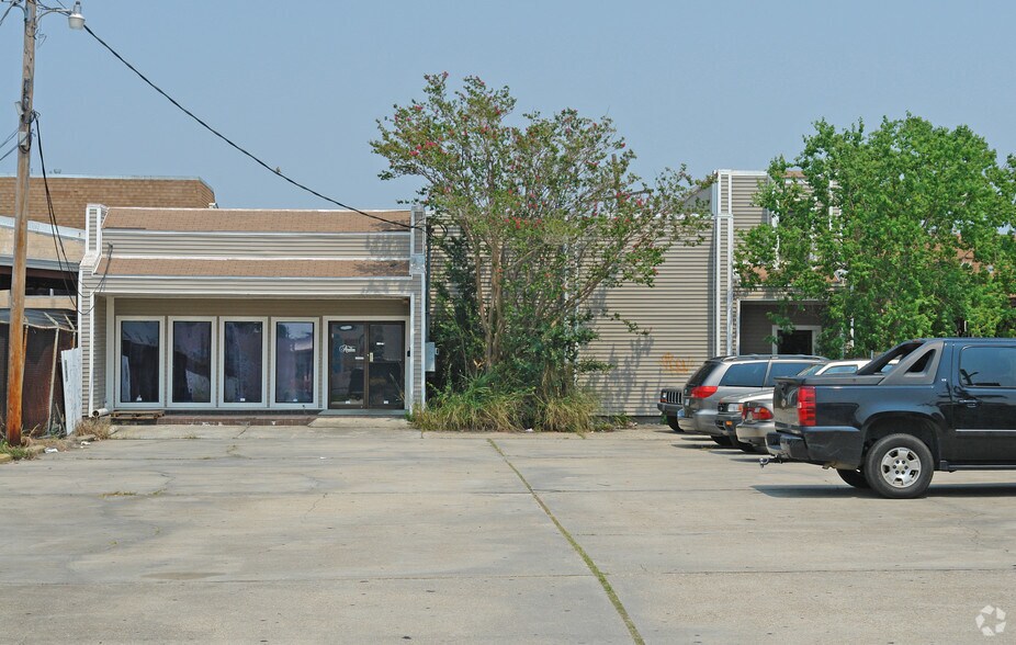 3709 Hessmer Ave, Metairie, LA 70002