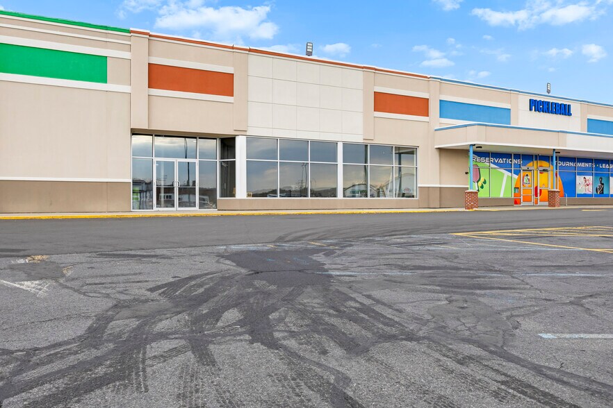 90 Broadway, Menands, NY for lease - Building Photo - Image 2 of 20