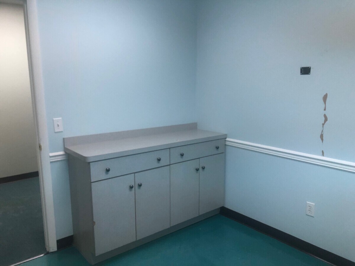 9 Mule Rd, Toms River, NJ 08755