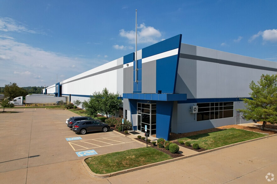 2211-2231 Hitzert Ct, Fenton, MO for sale - Primary Photo - Image 1 of 1