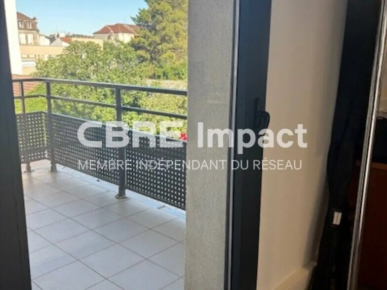 Office in Dijon for lease - Building Photo - Image 3 of 5